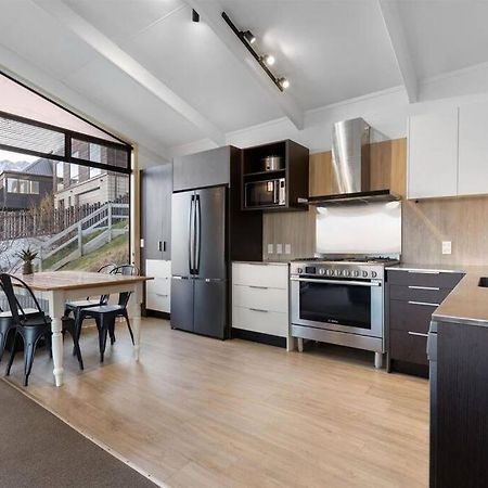 Lakeview Home Retreat At Queenstown Hill Ngoại thất bức ảnh