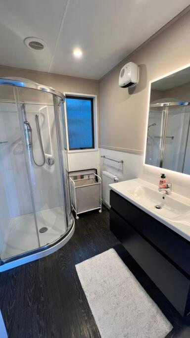 Lakeview Home Retreat At Queenstown Hill Ngoại thất bức ảnh