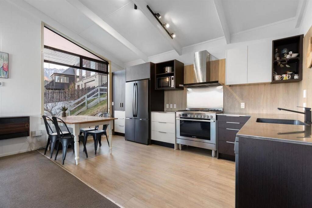 Lakeview Home Retreat At Queenstown Hill Ngoại thất bức ảnh