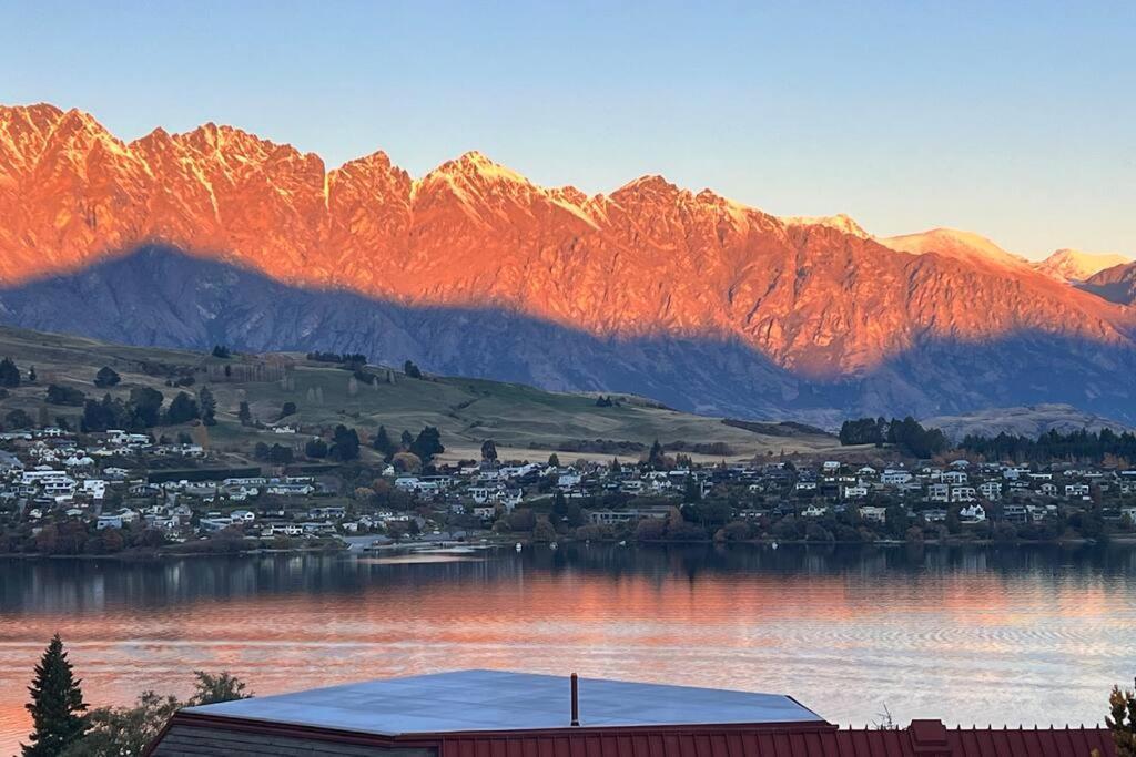 Lakeview Home Retreat At Queenstown Hill Ngoại thất bức ảnh